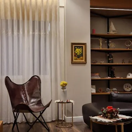 Deluxe * Tirana