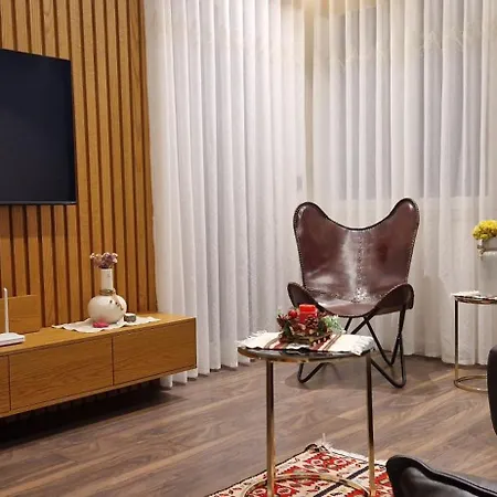 Deluxe Tirana